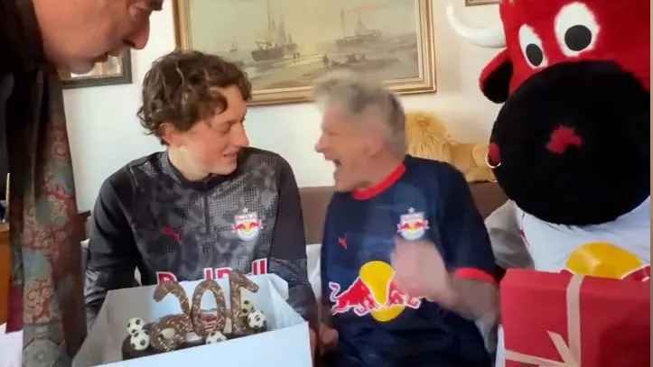 106 Jahre fanliebe: rb salzburg überrascht ältesten anhänger