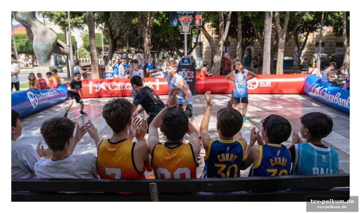 Rolling-basketball und 9.000 solidaritäts-dreier