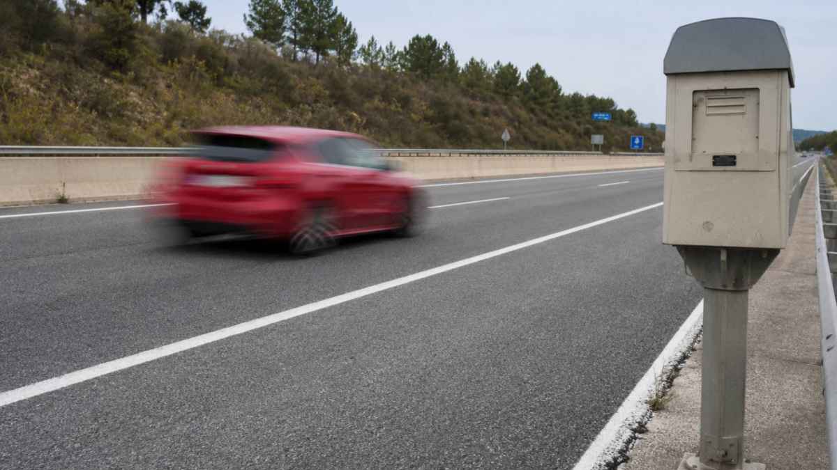 19-Jährige rast auf der a40: 215 km/h mit fahranfänger-l!