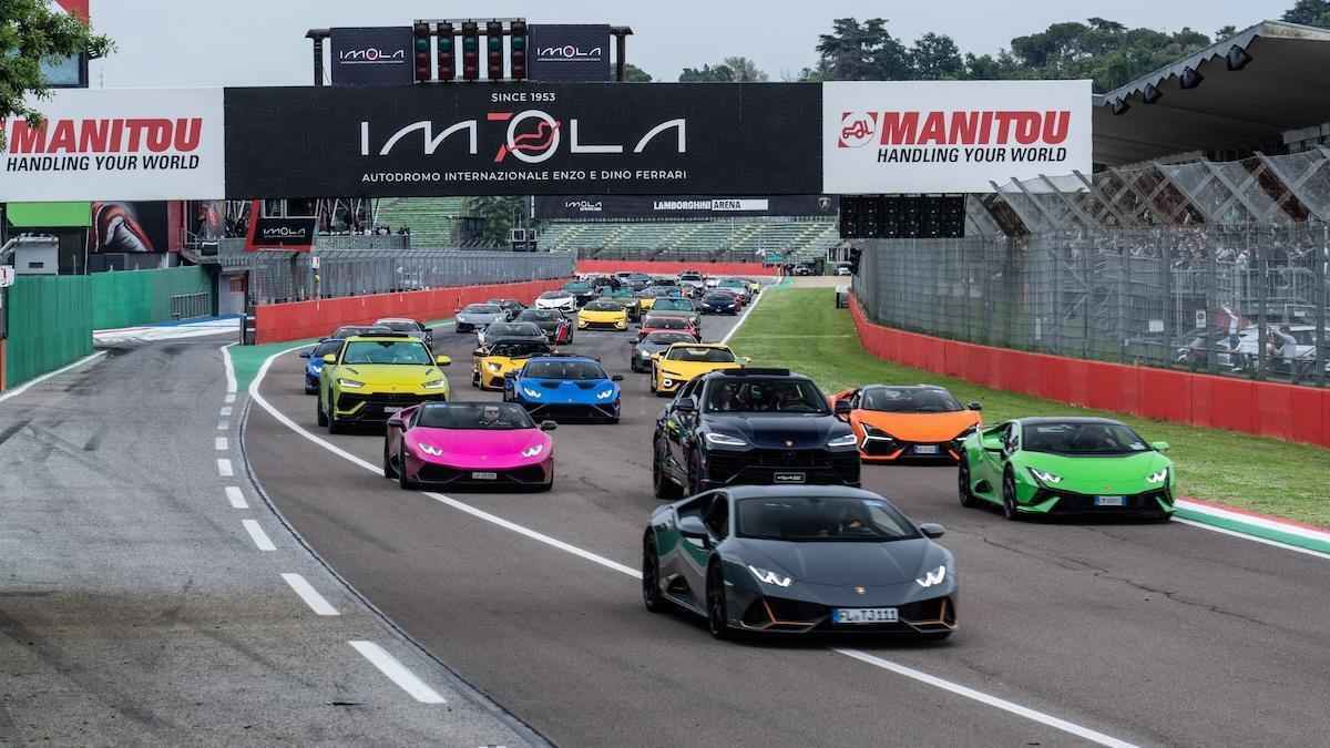 7000 Fans verwandeln imola in ein ohrenbetäubendes lamborghini-meer
