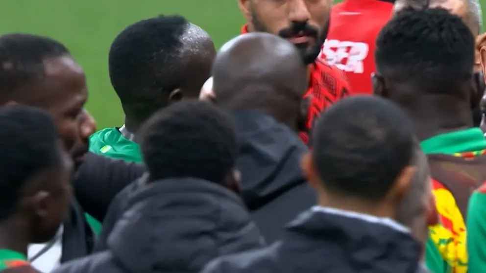 Afrika-cup-halbfinale eskaliert: influencer schockiert mit chaotischen szenen!