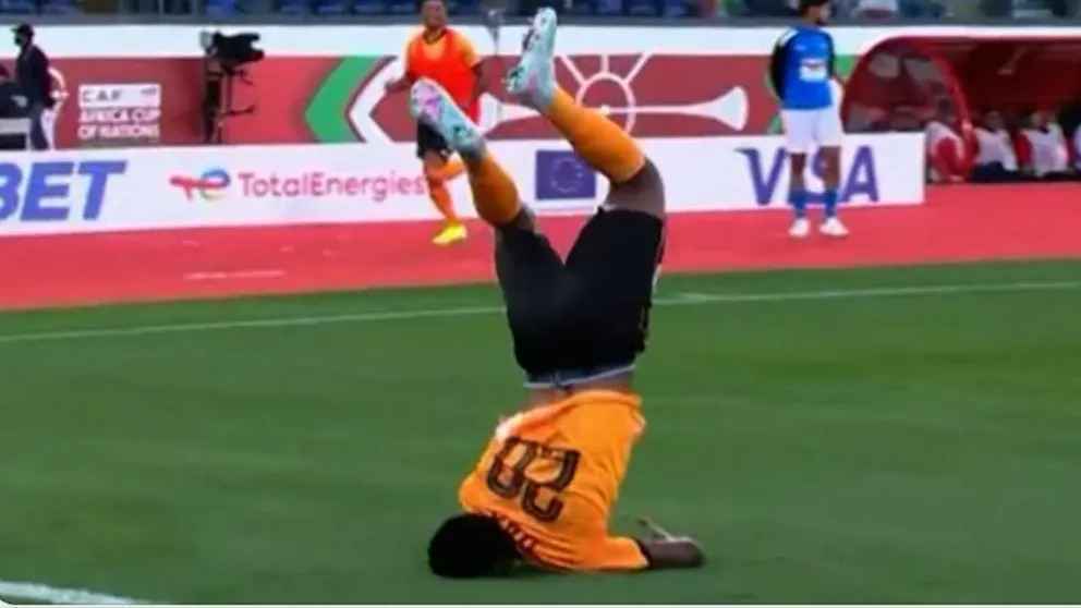 Afrika-Cup-Schock! Jubel geht brutal daneben – Spieler stürzt spektakulär!