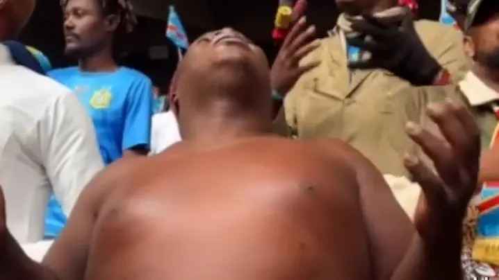 Afrika-Cup-Wahnsinn: Fan rastet aus – Schweiß, Tränen und blanker Bauch!