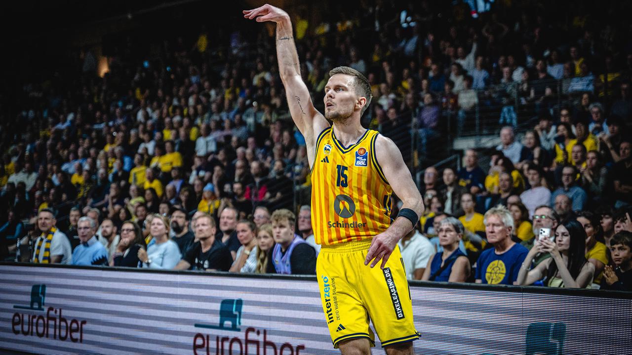 Alba berlin dominiert bamberg und zieht ins finale ein!