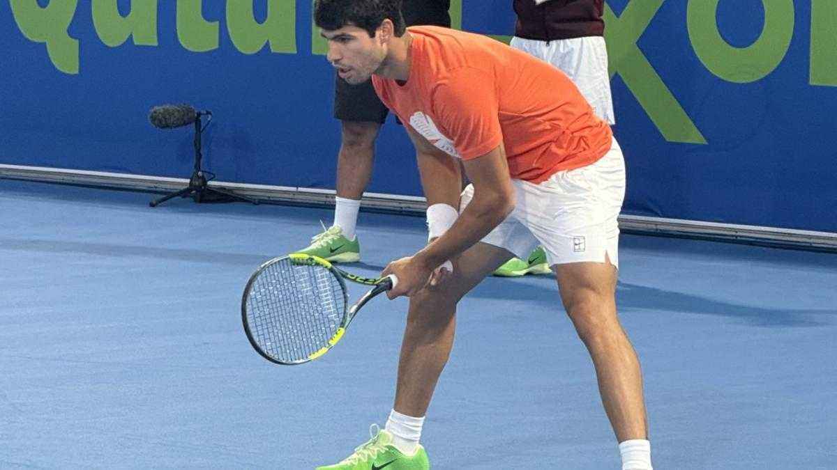 Alcaraz kehrt in doha zurück: vorbereitungslauf mit tsitsipas und blick auf rinderknech