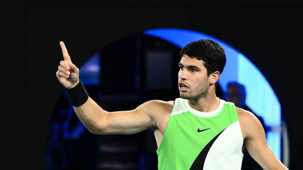 Alcaraz schreibt tennisgeschichte! djokovic besiegt – sensation in melbourne!