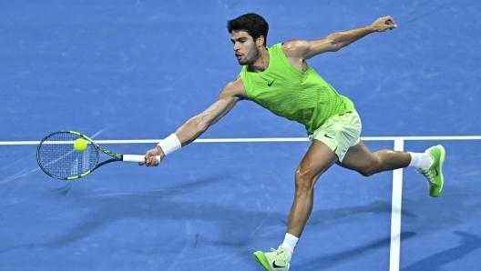 Alcaraz triumphiert in doha – dramatischer sieg gegen chachanow
