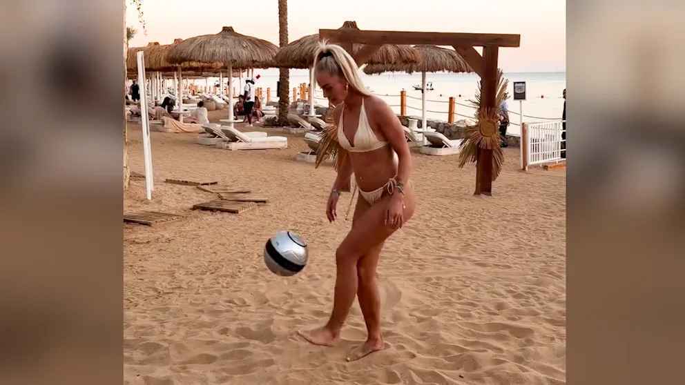Alisha Lehmann: Weihnachtsfantasia am Strand! Bikini, Fußball & Urlaubsfeeling