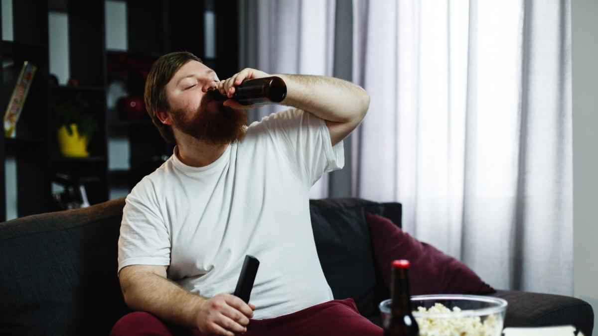 Alkohol-marathon schadet der leber mehr als gemütliches trinken!