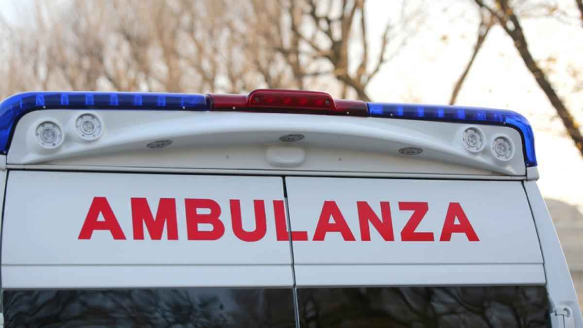 Ambulanzraub in bologna: aggressor flüchtet mit rettungswagen!
