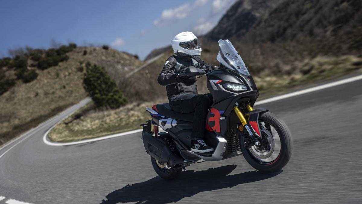 Aprilia baut gt-scooter mit rally-genen: sr gt 400 mischt city und enduro
