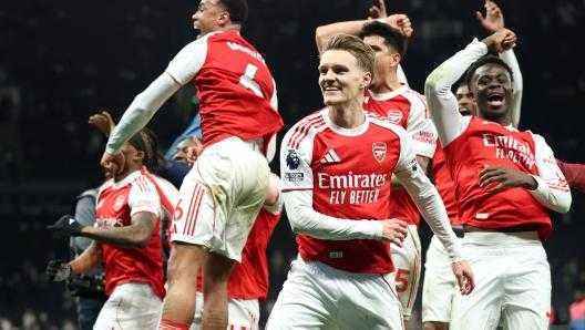 Arsenal baut führung aus: ecken entscheiden london-derby