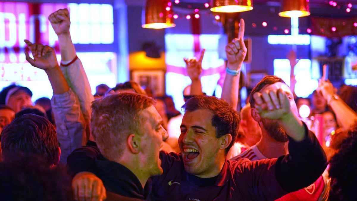 Arsenal krönt sich zum meister! city patzt gegen bournemouth