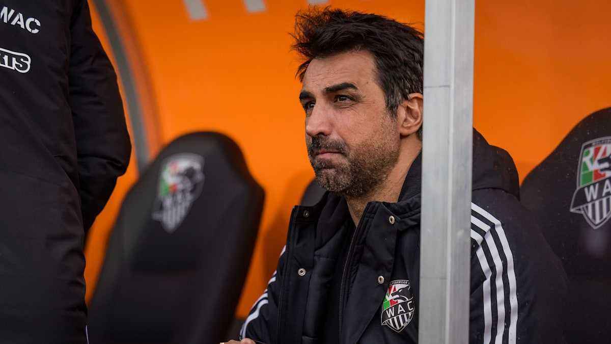 Atalan steht vorm aus: wac versinkt im regen und der krise