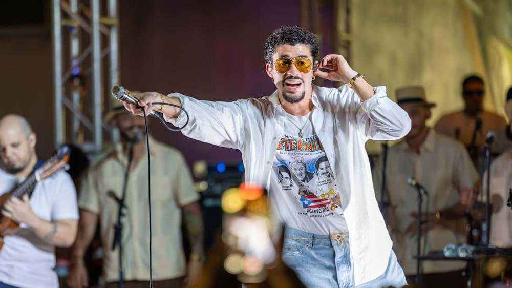 Bad bunny beim super bowl: zwischen grammy-erfolg, politischer brisanz und musikgeschichte