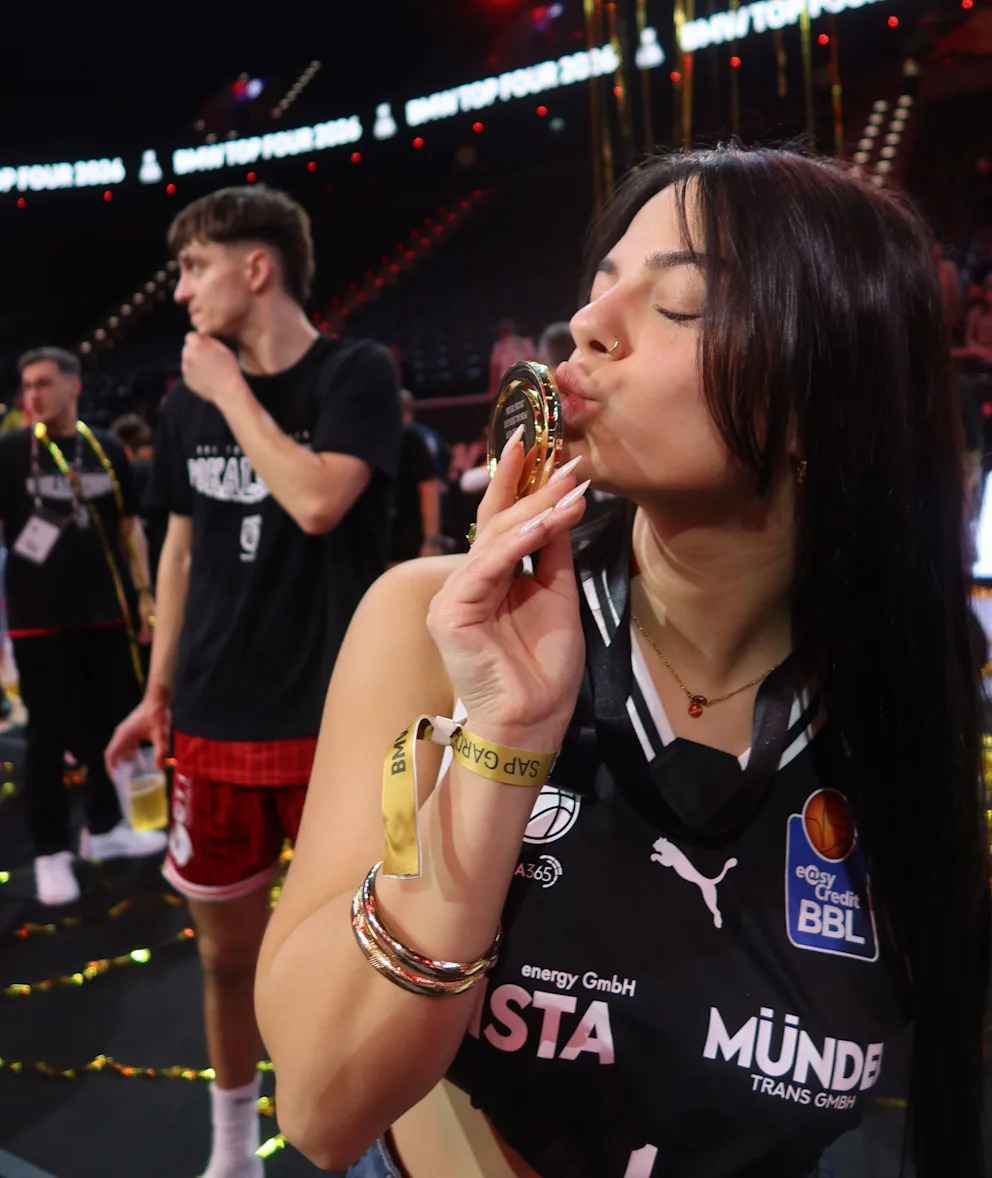 Bamberg feiert pokalsieg mit wilder partynacht – und einem ohnmachtsanfall