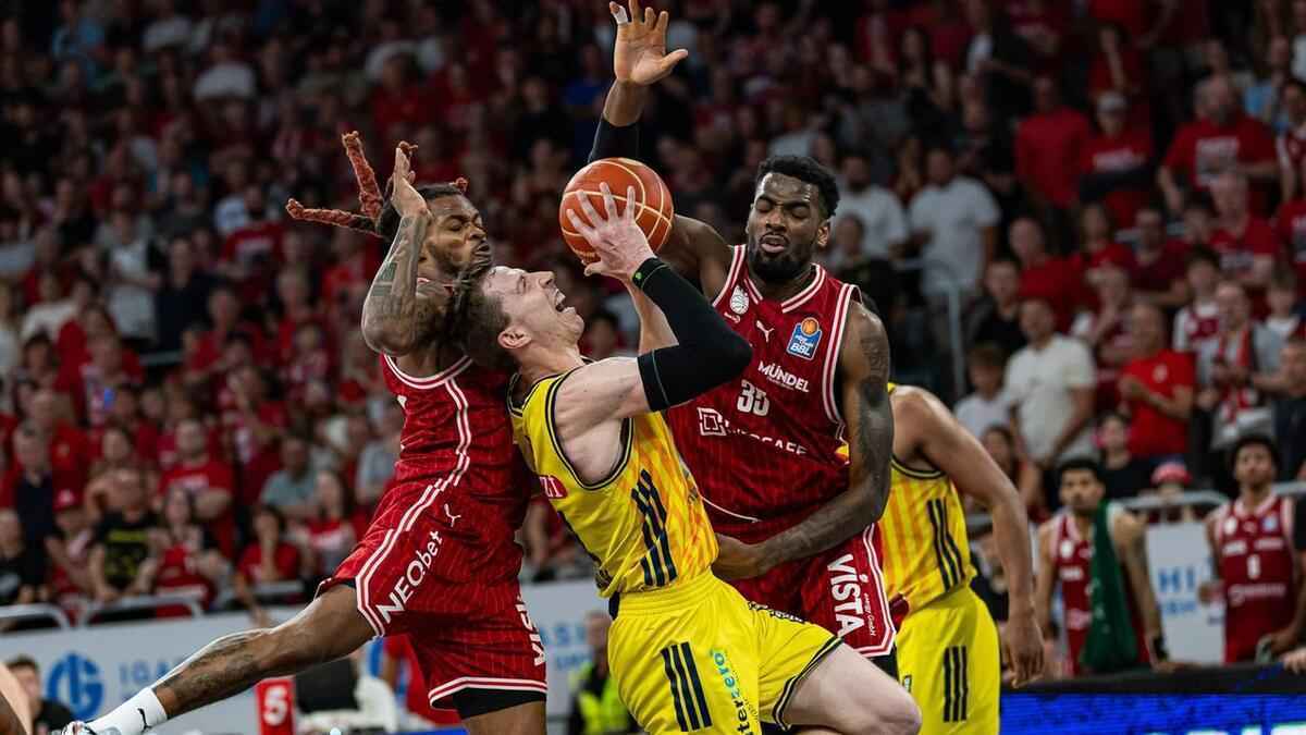 Bamberg schockt berlin: alba taumelt, titelkampf offen?