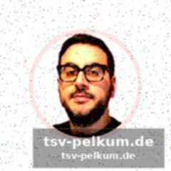 Der mann mit der binde und einem leeren torschützenkonto gegen milan