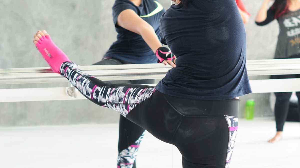 Barre-fieber: warum das ballett-workout jetzt die fitnessstudios stürmt