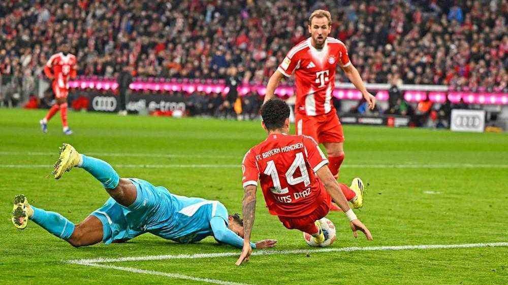 Bayern münchen dominiert hoffenheim nach umstrittener roten karte