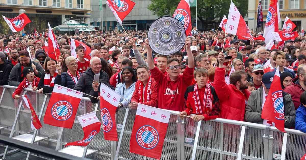 Bayern-feier gestört: provokantes banner über marienplatz!