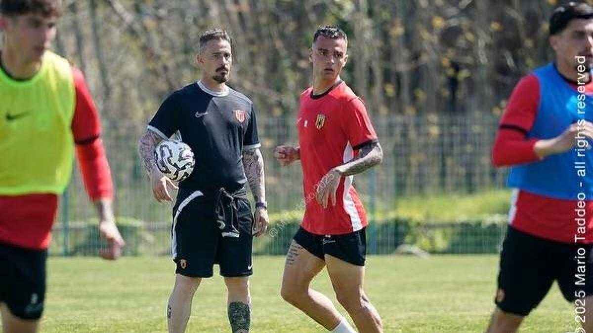 Benevento: überraschungssieg birgt ungewissheit für coach floro flores