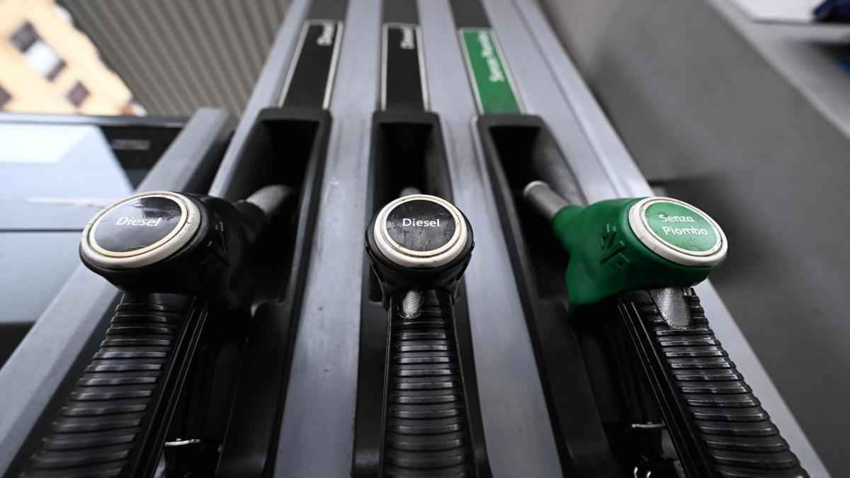 Benzinpreise explodieren: sprit wird zum luxus!