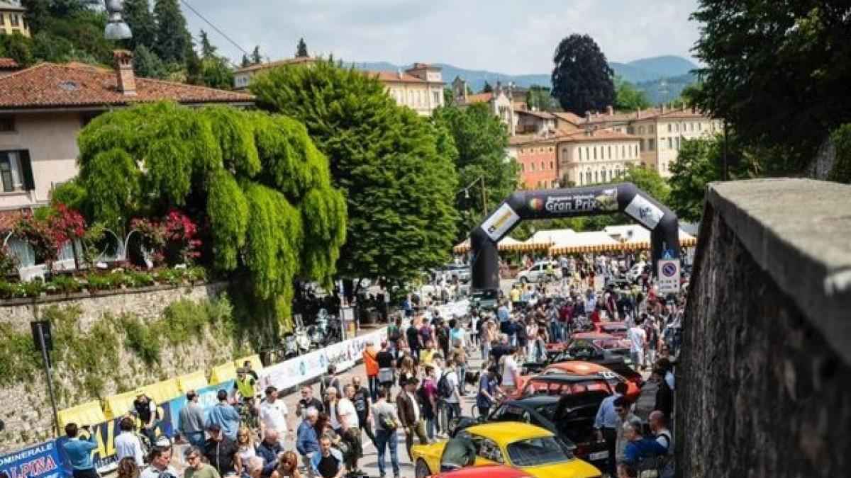 Bergamo historic gran prix: agostini sticht mit motorrad-einschwein aus!