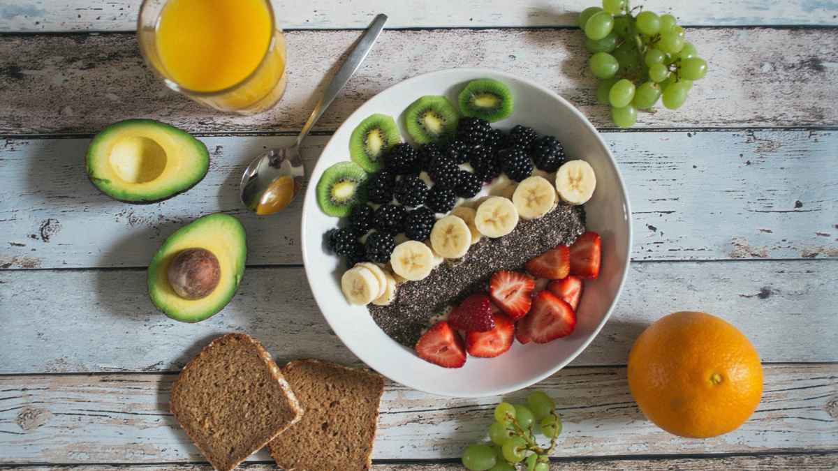 Besser schlafen mit dem nachtessen: drei früchte für süsse träume