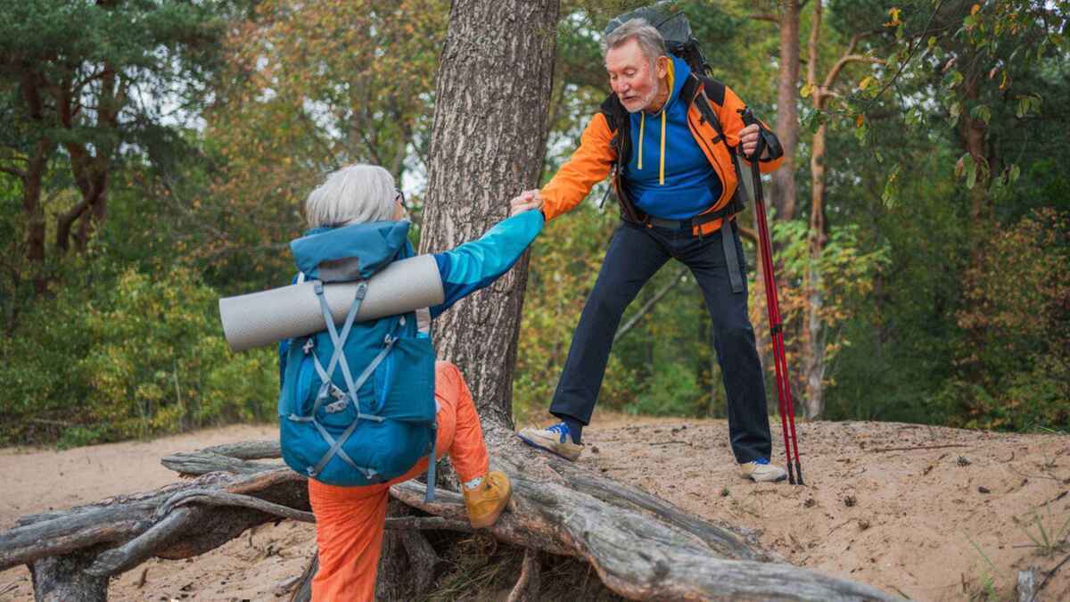 Bewegung im alter: so einfach hält man körper und geist fit