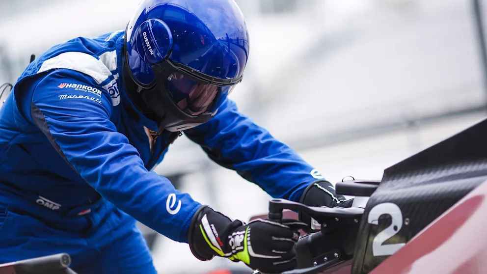 Blitzladung für e-rennwagen: formel e revolutioniert die boxenstopps