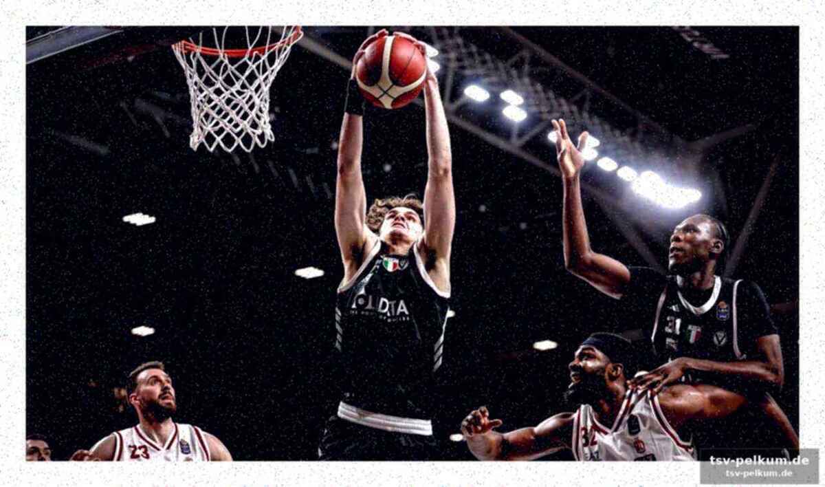 Das playoff-feuer ist ein sechserpack</h3><p>Unten in der Tabelle kocht es. <strong>Reggio Emilia</strong> schob sich mit dem vierten Sieg in Folge auf Platz acht. <strong>Varese</strong> folgt dank eines 83:80 in Cremona punktgleich. Dahinter lauern Udine und Cremona – nur zwei Zähler Rückstand. Fünf Teams, ein Ticket. Die letzten sechs Spieltage werden zur Glücks­strähne für die, die jetzt noch Lust auf K.o.-Basketball haben.</p><p><strong>Matteo Spagnolo</strong> war der italische Leuchtturm: 24 Punkte gegen Tortona, 8 Assists, 0 Ballverlust. Der 21-Jährige spielt sich mit jedem Pick-and-Roll ein Stück näher an den NBA-Radar.</p><h2>Die tabelle lügt nie – außer in diesem märz