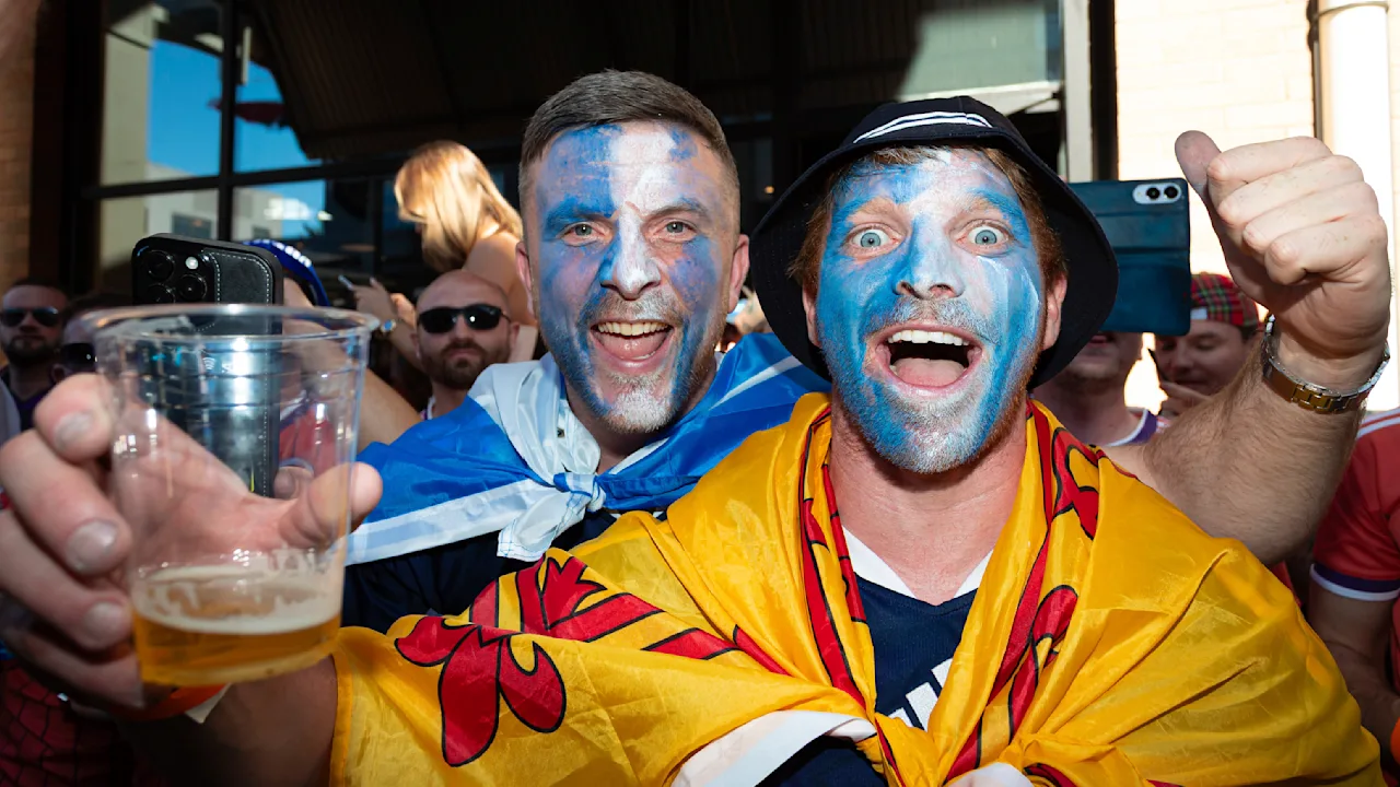 Boston kapituliert vor der tartan army – 30.000 schotten verwandeln die stadt in eine kneipe ohne ende