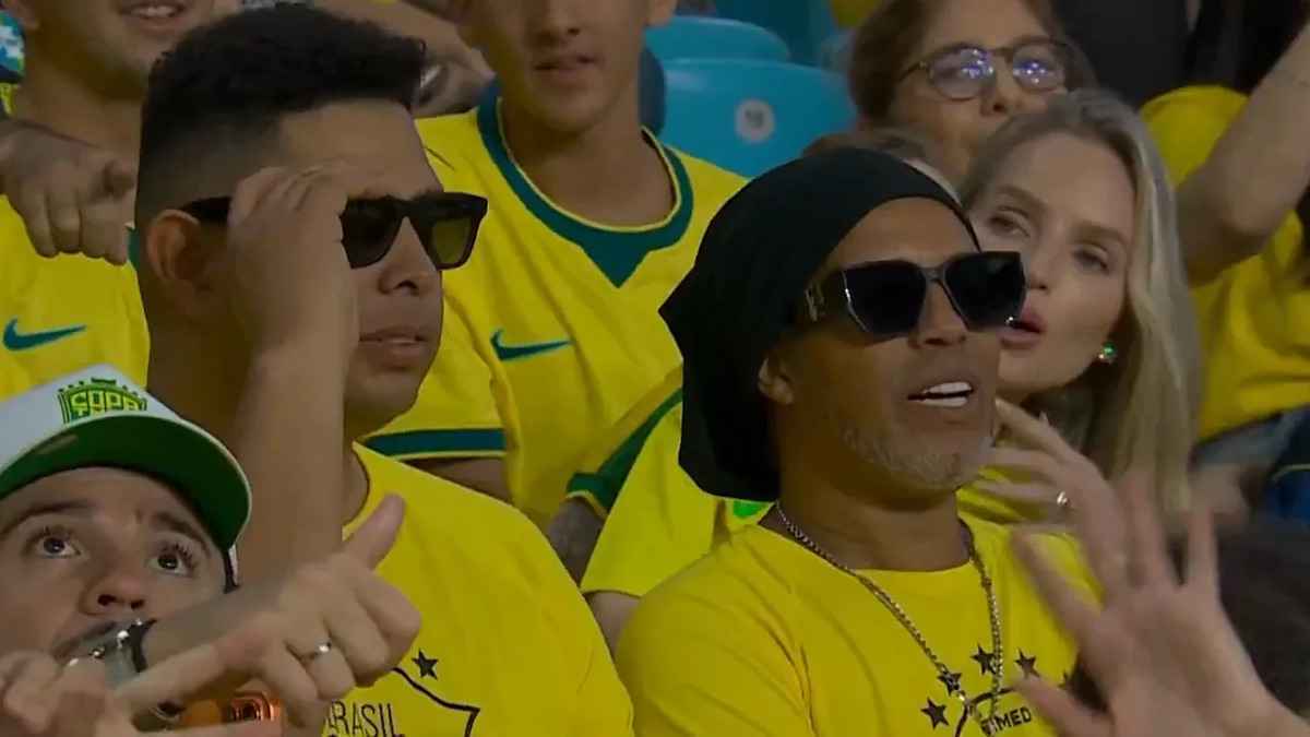 Brasil-spiel: sind das wirklich die legenden auf der tribüne?