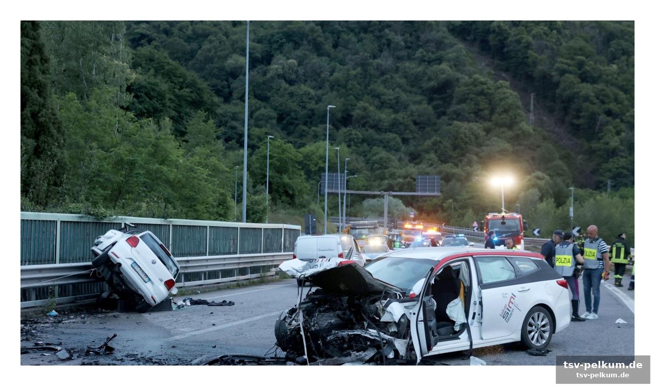 Spuren der tragödie auf asphalt