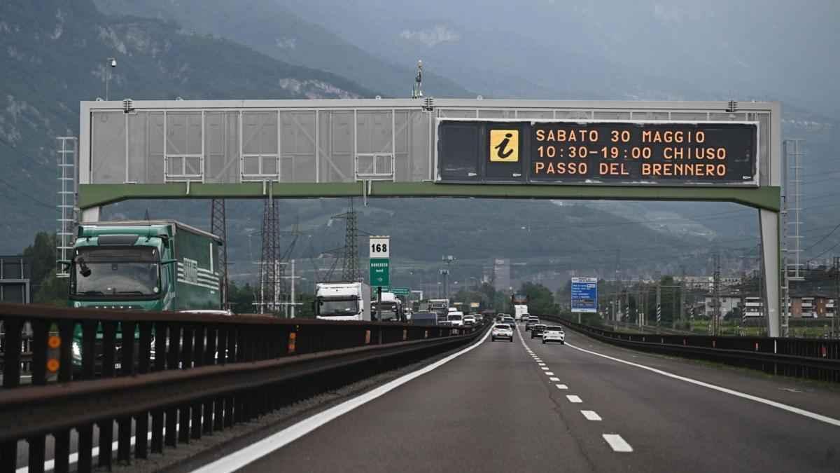 Chaos auf der brennerautobahn: umweltprotest und brandanschlag legen verkehr lahm!