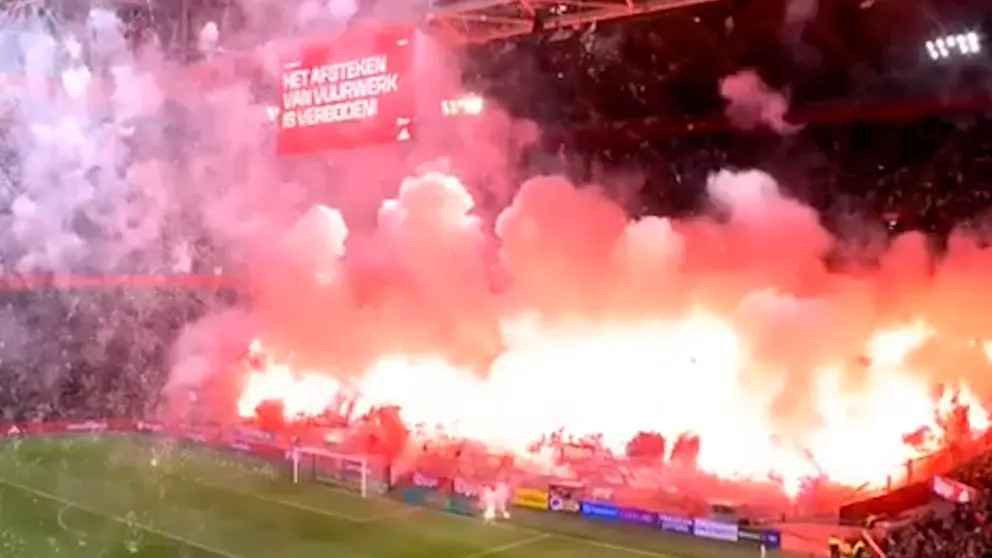 Chaos im Stadion! Pyro-Wahnsinn führt zu Spielabbruch und tragischem Todesfall!