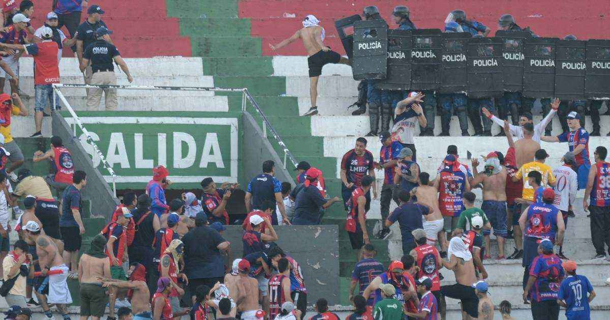 Chaos in asuncion: topspiel abgebrochen, zahlreiche verletzte!