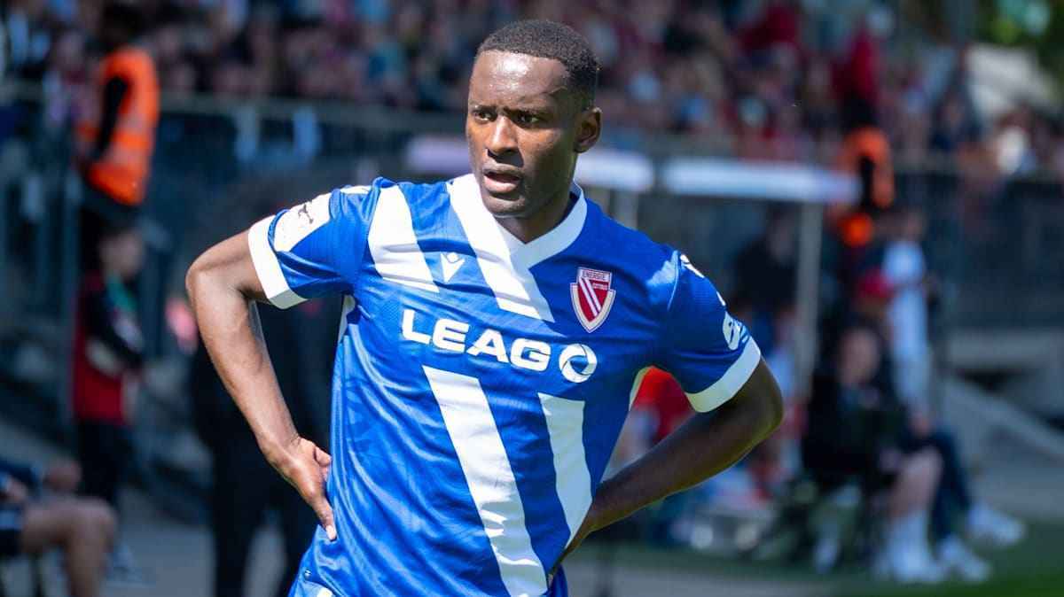 Cottbus triumphiert in köln: biankadis akrobatik rettet punkt
