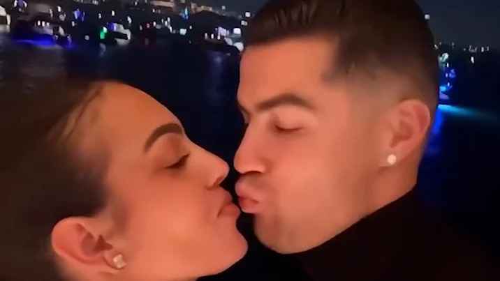 Cristiano Ronaldo startet ins neue Jahr mit Mega-Luxus-Party in Dubai!
