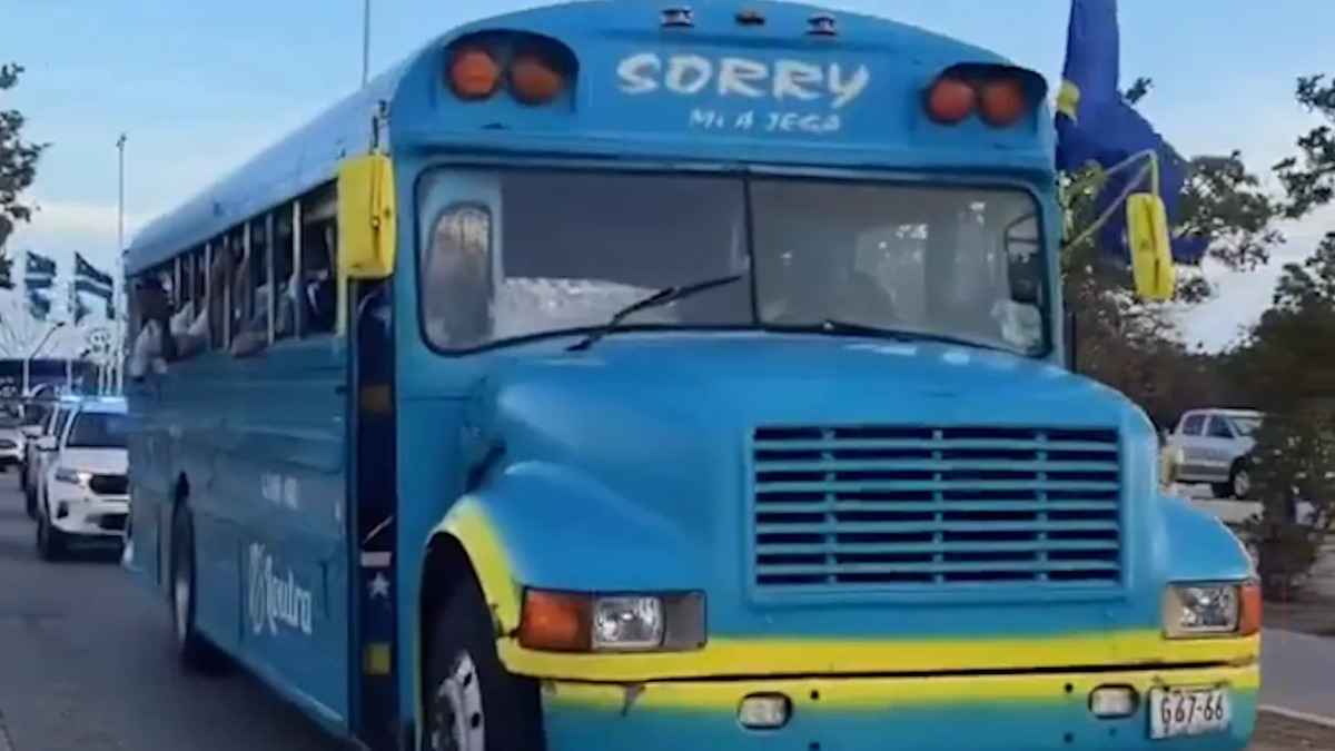 Curacao kommt an: der schulbus-einsatz bei der wm!