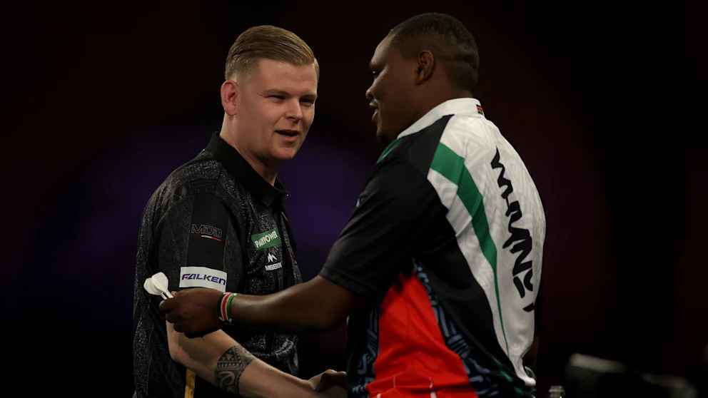 Darts-Sensation in London: Kenianer Munyua schlägt De Decker in einem unglaublichen Kampf!