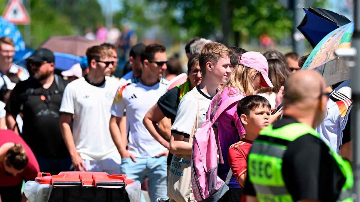 Dfb-stars: fehlt der kontakt zu den fans?