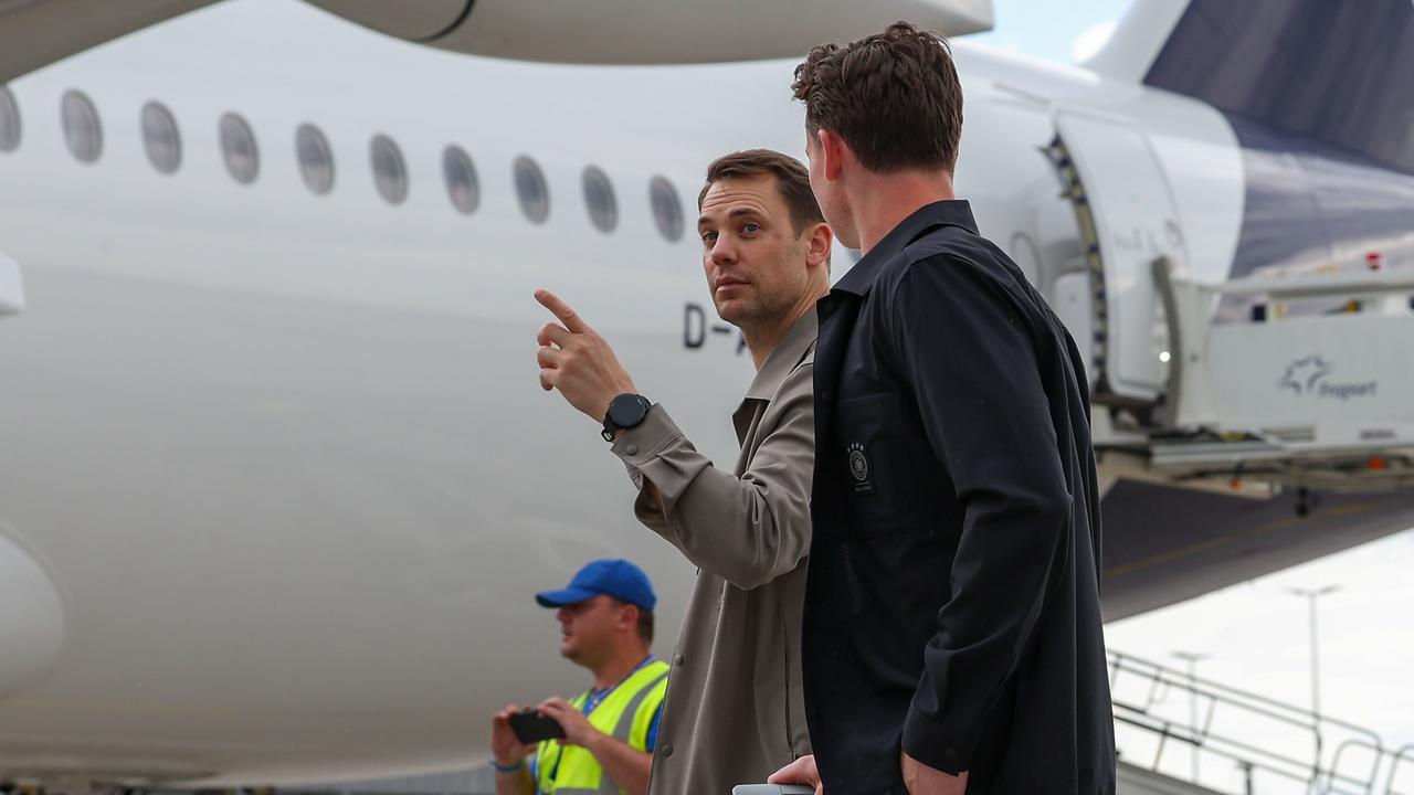 Dfb-team auf dem weg nach chicago: stinkefinger, nasse haare und die wm-historie