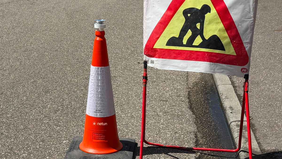 Dgt: intelligente leitpfosten schützen arbeiter und warnen autofahrer vor baustellen