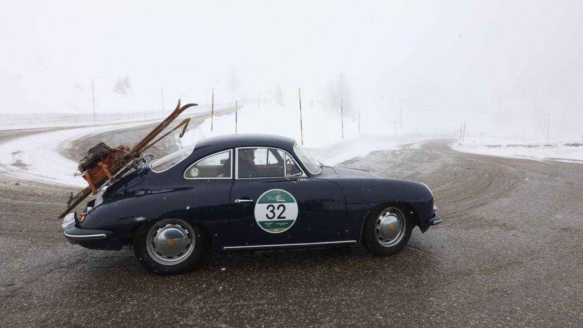 Dolomiten-klassiker startet bei nacht: 70 boliden rasen 490 km durch schnee und legenden