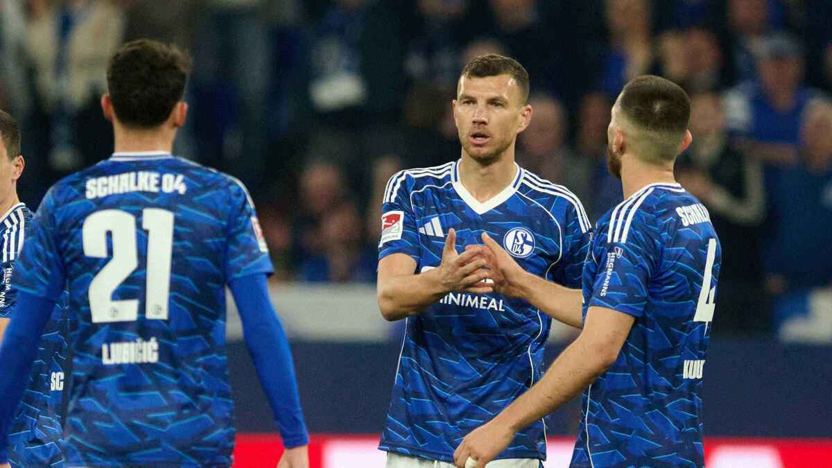 Dzeko trifft wieder: schalke verteidigt die spitze gegen bielefeld