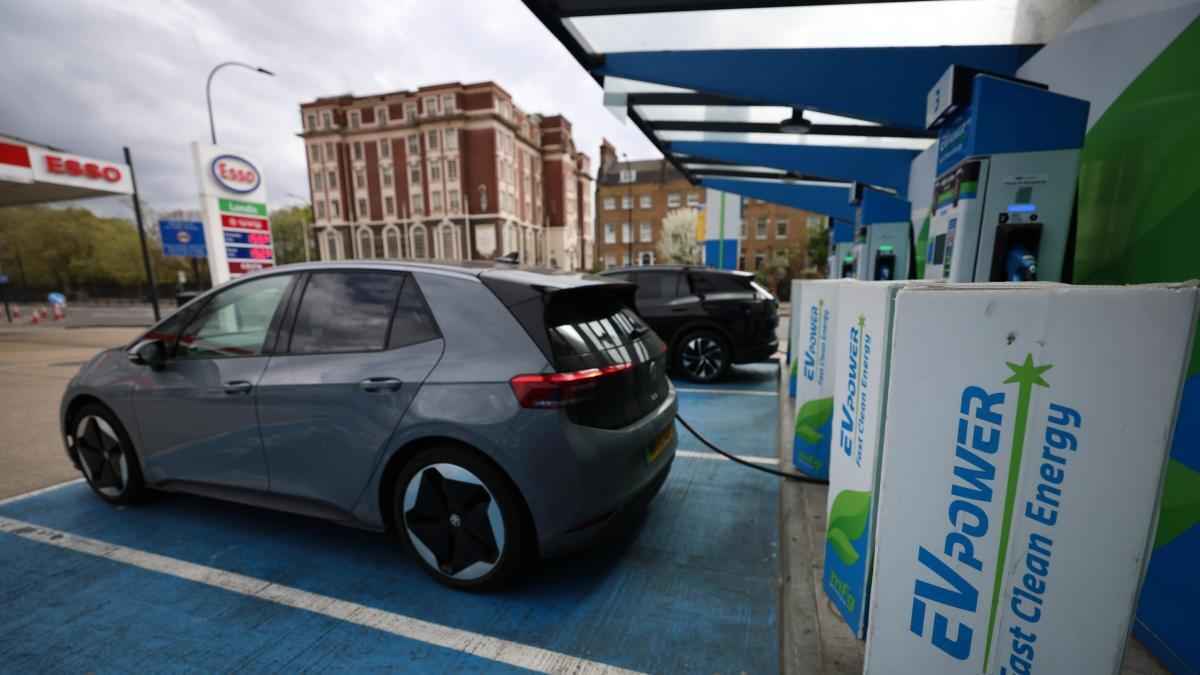 E-auto-boom in großbritannien: gebrauchte elektroautos verzeichnen rekordwachstum