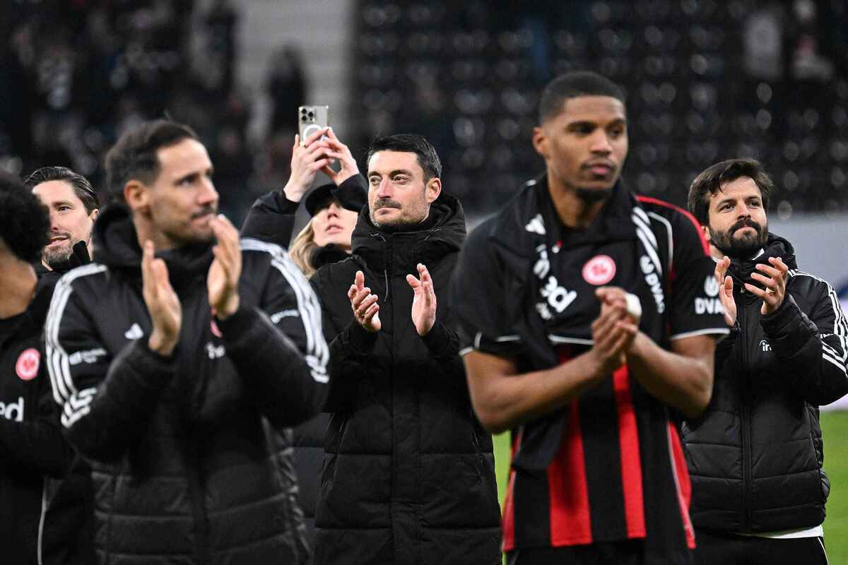 Eintracht frankfurt feiert sieg gegen gladbach – riera lobt team und fans