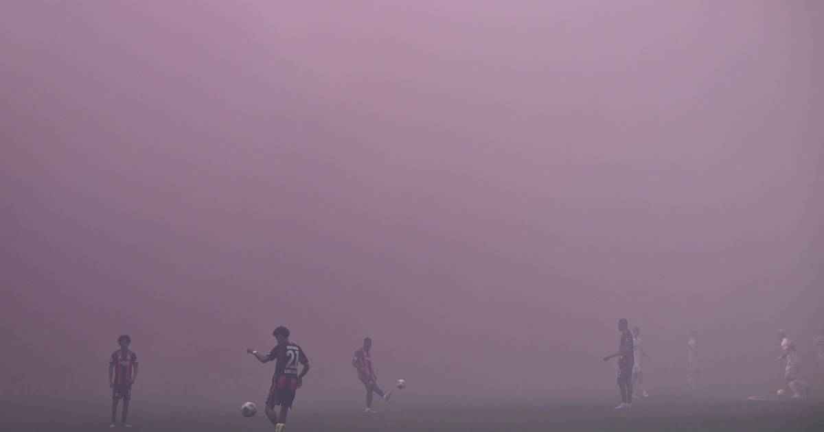 Eintracht frankfurt: pyro-show verzögert anpfiff und beendet internationale träume!